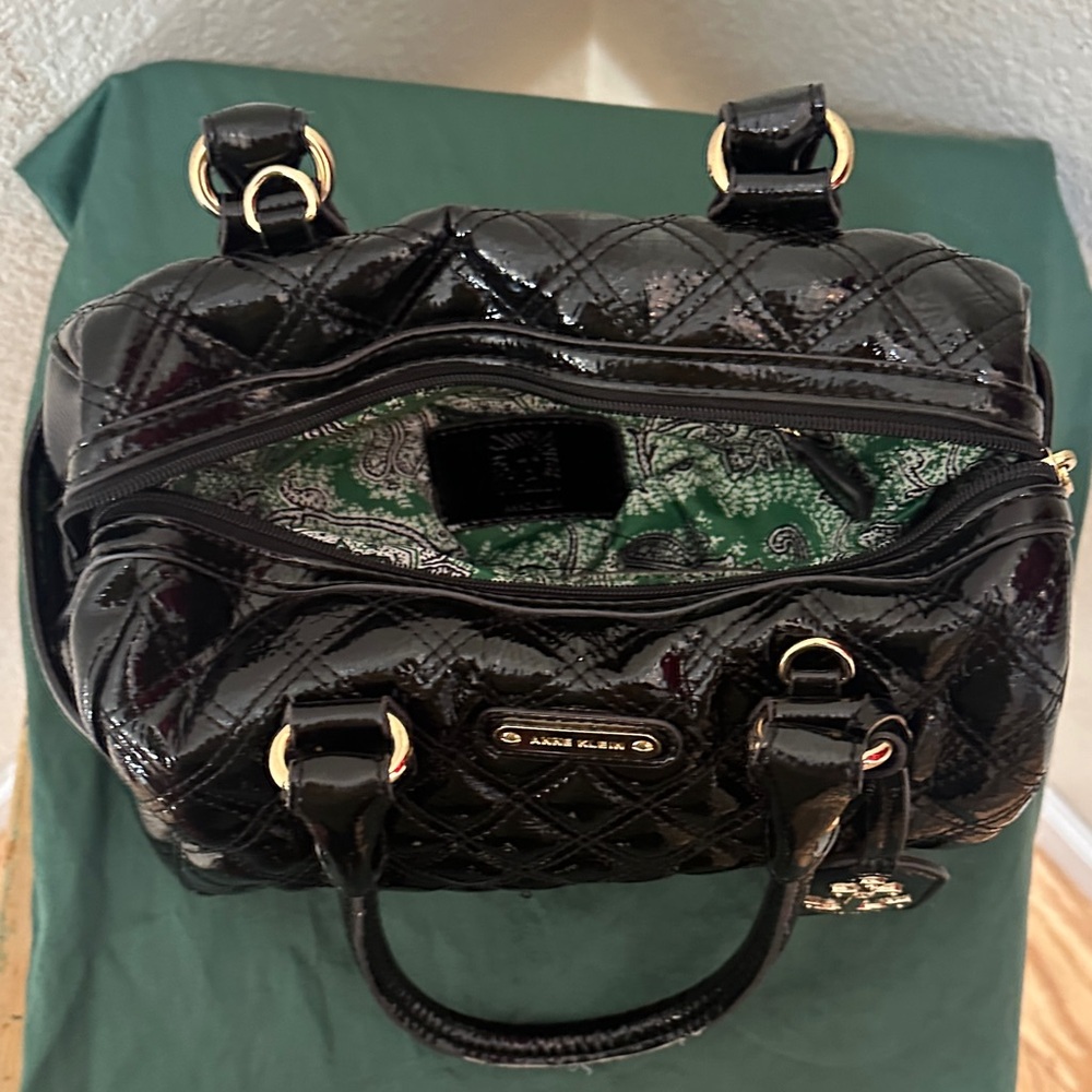 Chic Anne Klein Nautical  Satchel with Gold Details - Picture 4 of 6